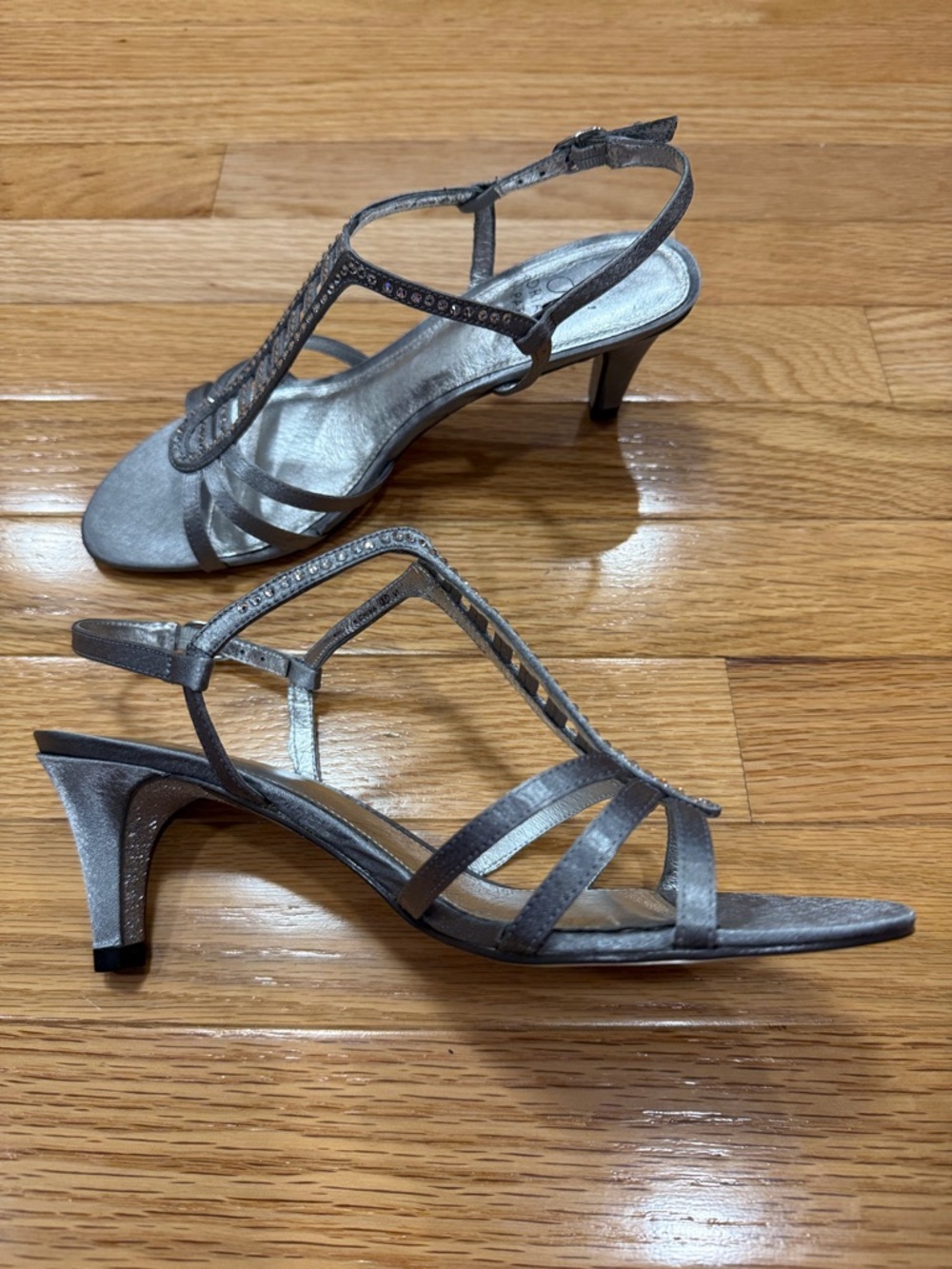 Adrianna Papell Metallic Silver T-Strap Evening Sandals - Picture 2 of 3
